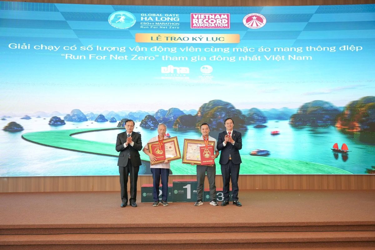 Lễ trao ghi nhận kỷ lục tại sự kiện Global Gate Hạ Long ngày 11/10/2026